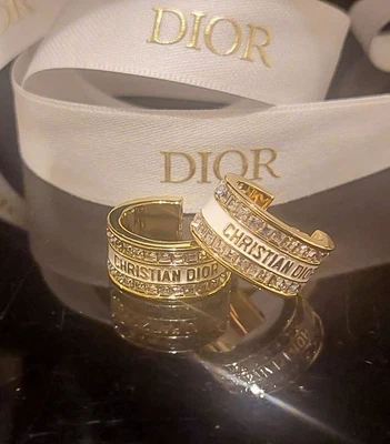PENDIENTES ARO FIRMA CRISTAL DIOR - Caja y bolsa antipolvo incluidos Foto 1 de 3