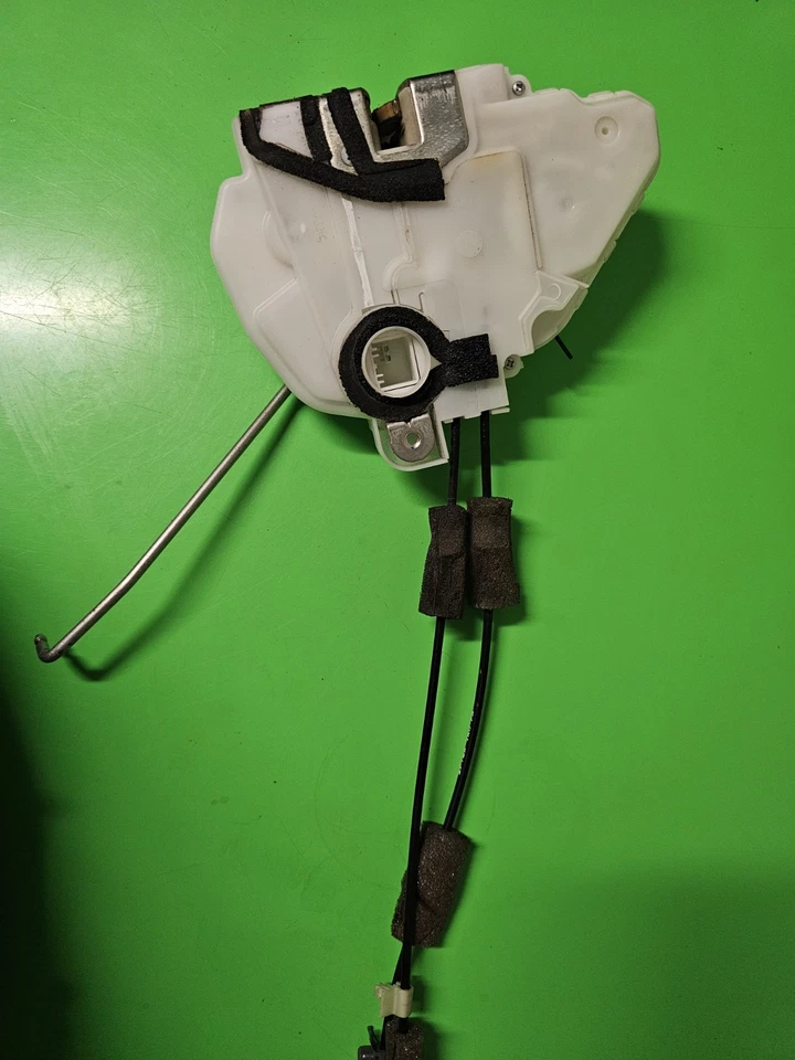 2008 - 2012 年本田雅阁 seddan 前右手乘客门闩和内部把手 — 第 1/4 张图片