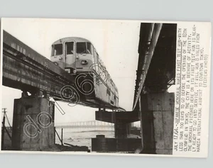 Tren Monorraíl Elevado Japonés 18a OLIMPIADA @ Tokio Urbano Años 60 Foto de Prensa - Imagen 1 de 2