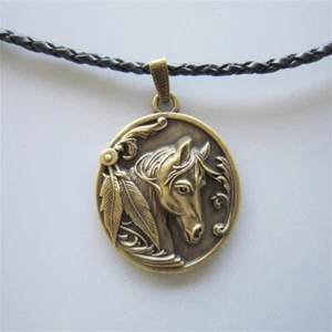 Antiguo Collar Collar Colgante Cuero Ovalado Caballo Occidental Enchapado en Bronce - Imagen 1 de 4