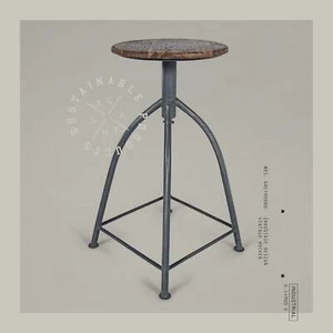 Mrs. Greyhound – Retro Vintage Industrie Design Hocker aus Metall mit Holzsitz - Bild 1 von 6