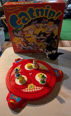 Catnip !-Milton Bradley game working! RARE VTG GAME Complete Minus Instructions - Image 1 of 3