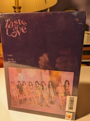 TWICE - 10TH MINI ALBUM TASTE OF LOVE (Fallen ver.) Foto 1 de 4
