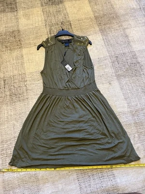 Vestido Kardashian Colección Semi Envolvente Tachonado Cintura Fruncida Verde Ejército L Nuevo con Etiquetas Foto 1 de 4