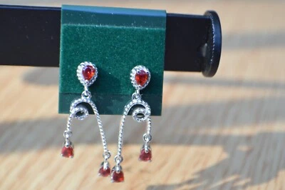 Brincos pendurados premium de safira vermelha sanguínea 1,10 ct platina sobre prata fina - Imagem 1 de 4