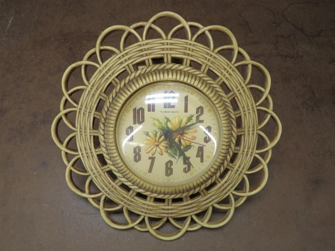 Vtg Burwood Nw Haven USA Battery Quartz WALL CLOCK Wicker Basket Weave Floral Cover