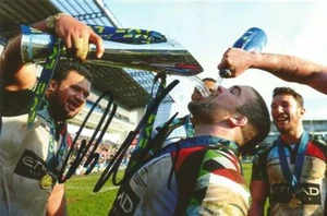 FOTO DE CELEBRACIÓN TROFEO FIRMADA POR ROB BUCHANAN RUGBY UNION DE ARLEQUINES: ROB BUCHANAN + CERTIFICADO DE AUTENTICIDAD - Imagen 1 de 1