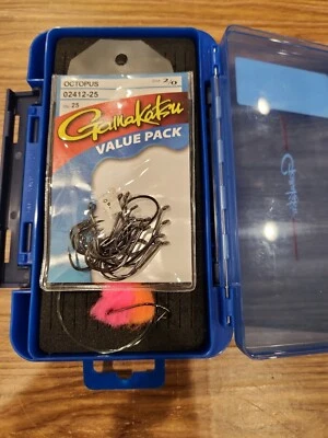 Gamakatsu G250DS Dual Side Utility Gbox 7″ x 4.2″ x 1.6″  with Octopus hooks 2/0 - Image 1 of 4
