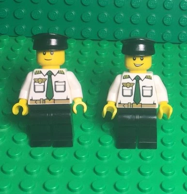 Mini figuras Lego 2 de piloto de avión de ciudad Foto 1 de 2