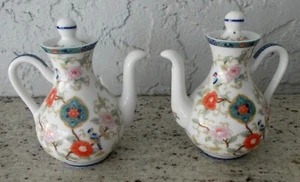 NEW DISTINCTIVE SETTINGS PAIR MINI SAUCE PITCHER ASIAN MING PATTERN PORCELAIN - Bild 1 von 6