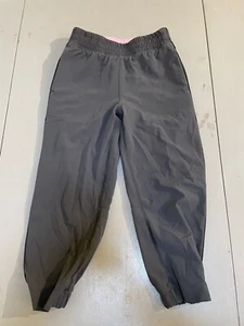 Girls Ivivva Capri Crop Pants Gray VGUC! Size 8 Stretchy!! Pockets - Picture 1 of 5