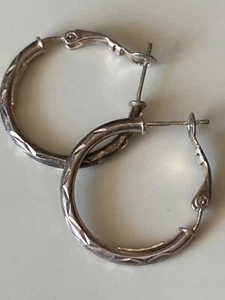 LOVELY STERLING SILVER THAI FAS HOOP EARRINGS 925 Signed 3 Grams - Picture 1 of 5