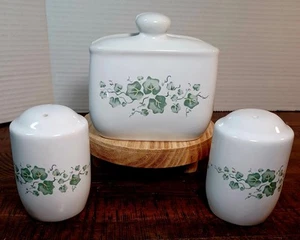 Corelle Callaway grüner Efeu Serviettenhalter & Salz-Pfefferstreuer von Jay Import - Bild 1 von 3