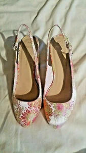 New Look Wide Fitting Satin Floral Pink sling back block heeled sandals - Picture 1 of 10