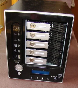 Thecus Mod.N5200 5-Bay NAS Server, Defekt? lässt sich nicht einschalten - Bild 1 von 7