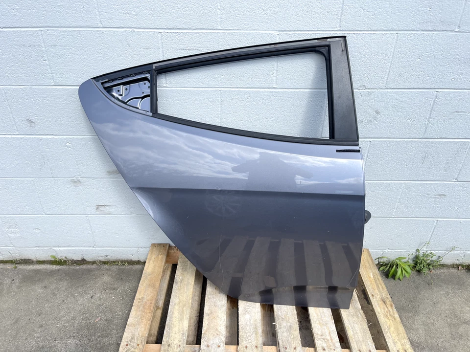 Hyundai Veloster 2012-2017 puerta trasera derecha carcasa gris OEM Foto 1 de 4