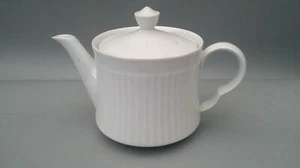 Tetera vintage de porcelana acanalada blanca Royal Worcester - Imagen 1 de 6
