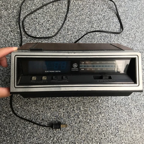 Vtg GE 7-4651A Digital Alarm Clock AM / FM Radio Adjustable Brightness Display Cover