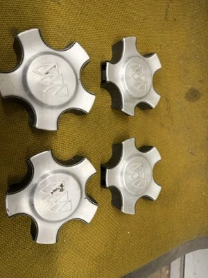 JUEGO DE 4 TAPAS CENTRALES DE RUEDA OEM 02-04 BUICK RENDEZVOUS BOLSILLOS GRISES 9593778 Foto 1 de 4