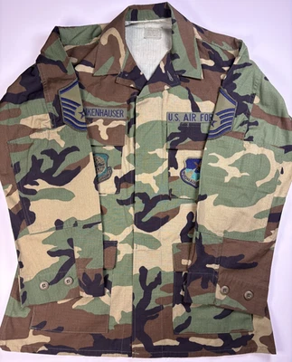 US Military Woodland Camouflage Jacket Shirt Size Med Reg Fatigue Command Patch - Image 1 of 4