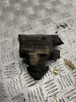 Bomba dirección asistida diésel Volkswagen Passat B5.5 2002 8D0145177Q DRA25158 Foto 1 de 4