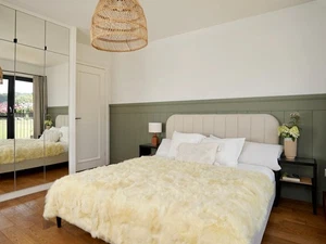 Alfombra beige genuina Toscana de cordero piel de oveja color amarillo cremoso cama de 6,5 pies x 5,4 pies - Imagen 1 de 6