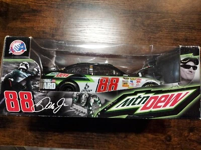Amp Energy Mt. Action Dale Earnhardt Jr #88 2009 NASCAR Dew Gold Series 1/24 Foto 1 de 4