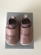 clarks baby crawling shoes