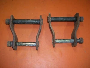 Juego de grilletes de resorte de hoja trasera Toyota Tacoma 1999 OEM 4X4 - Imagen 1 de 3