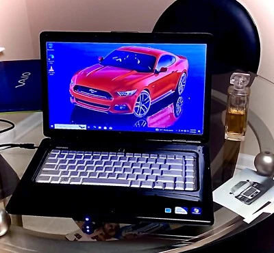 Dell Inspiron 1545 Laptop - Image 1 of 4