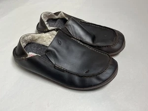 Scarpe ciabatte OluKai Moloa uomo taglia 9 foderate in shearling pelle comode casual - Foto 1 di 16