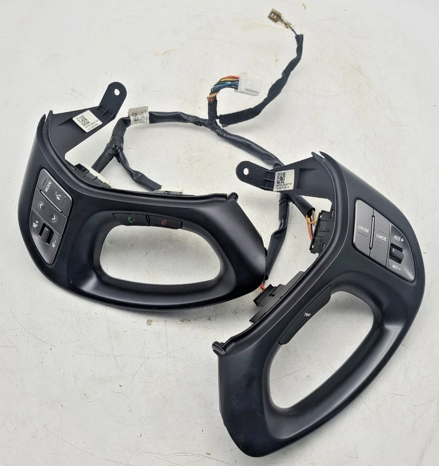 2009-2013 Hyundai Tucson Steering Wheel CONTROLS BLACK BEZEL CRUISE AUDIO OEM - Image 1 of 4