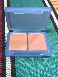Clinique Sheer Powder Blusher Duo - 01 Barely Nude, 12 Cheeky Peach - Picture 1 of 2