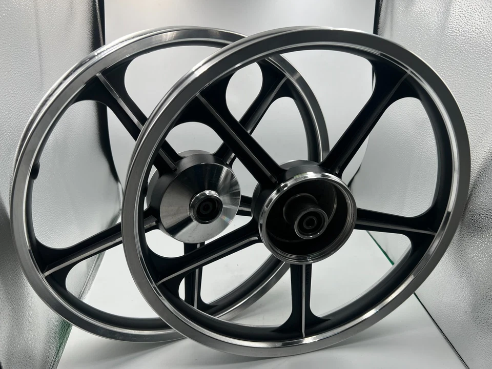 Honda C70 Passport Front and Rear Sportrim Black 5 Spoke 17" With Baaring Foto 1 de 4