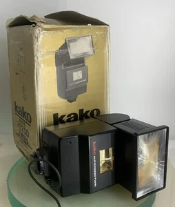 Kako Auto 702SD Twin Camera Flash Unit Zooming W28 N35 S50 T85 + Tested - 123 - Picture 1 of 8