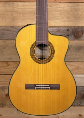 Guitarra Clásica Acústica/Eléctrica Takamine TC132SC Natural con Estuche Foto 1 de 4