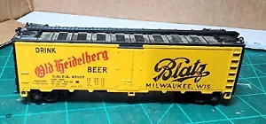 Athearn 1603-HO Scale 40 Foot Reefer-Blatz Beer-URTX #27107 ( B ) - Picture 1 of 7