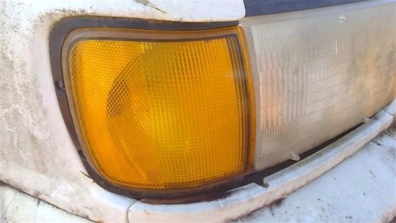 Passenger Corner/Park Light Park Lamp-turn Signal Fits 00-04 Isuzu Rodeo OEM - Image 1 of 4