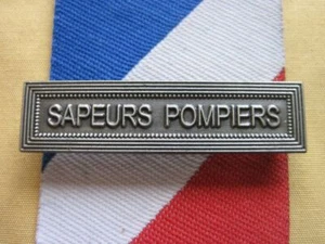 Agrafe SAPEURS POMPIERS Métal Argenté Médaille de la Sécurité Intérieure - Picture 1 of 1