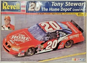 Revell Pontiac Grand Prix 1999 #20 "Home Depot" Tony "Smoke" Stewart - Foto 1 di 1