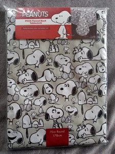 New PEANUTS Snoopy & Friends Flannel Back Tablecloth Indoor/Outdoor 70” Round - Picture 1 of 5