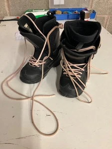 Crazy Creek Snowboard Boots Uk size 3.5 With Pink Laces - Picture 1 of 9
