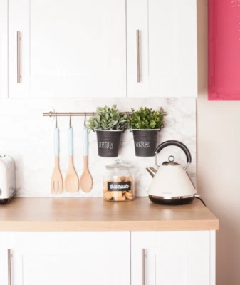 Genial u. einfach, Küchenmöbelfarbe v. Rust Oleum. Sie brauchen keine neue Küche - Bild 1 von 4