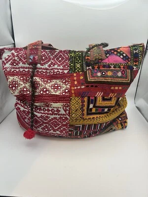 Hermosa bolsa de viaje para pasar la noche bordada Crewel hecha en la India Foto 1 de 4