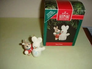 Hallmark 1991 Ornament Snow Twins Tender Touches Collection - Imagen 1 de 3