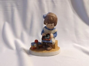 1983 Hallmark Abby "Loves The Best Teacher" Porcelain Figurine - PRE-OWNED  - Picture 1 of 6