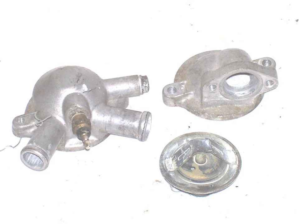 HONDA VT1100 C SHADOW THERMOSTAT AND HOUSING 19300-MB0-003 19311-MM8-000 OEM - Image 1 of 1