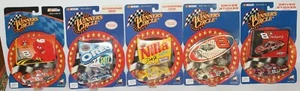 5-Dale Earnhardt Jr. 1:64 Diecast Racecars - Nilla Wafers, Oreo, Looney Tunes - Bild 1 von 7