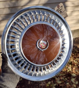 RARE 1970's Cadillac Fleetwood Deville DARK BROWN Wheel Cover Hubcap *LIKE NEW* - Picture 1 of 23