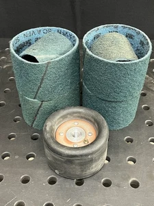 Dynabrade Dynacushion pneumatisches 5 Zoll Rad (5/8-11) mit Scotch Brite Gürtel - Bild 1 von 3